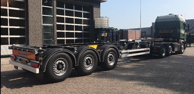 2 nieuwe containerchassis
